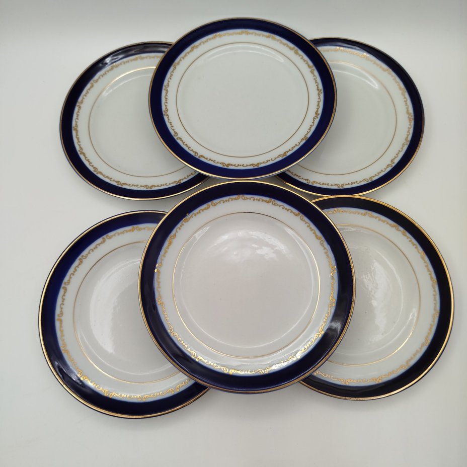 Набор из шести десертных тарелок с орнаментом вдоль борта, фарфор, крытье кобальтом, золочение, Ленинградский фарфоровый завод (ЛФЗ), СССР, 1950-1960 гг.