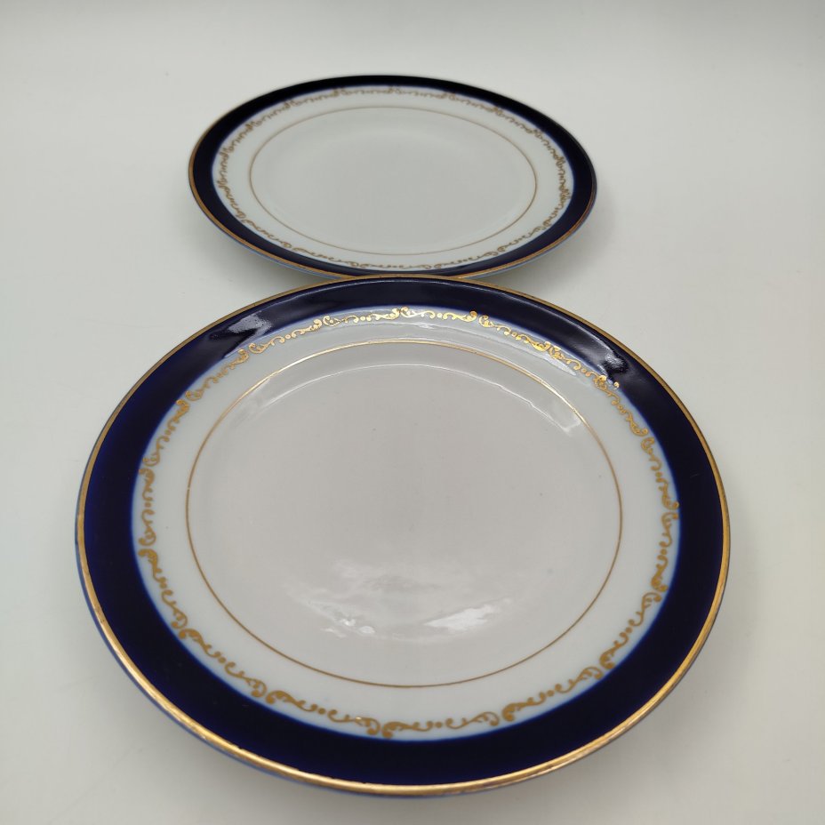 Набор из шести десертных тарелок с орнаментом вдоль борта, фарфор, крытье кобальтом, золочение, Ленинградский фарфоровый завод (ЛФЗ), СССР, 1950-1960 гг.