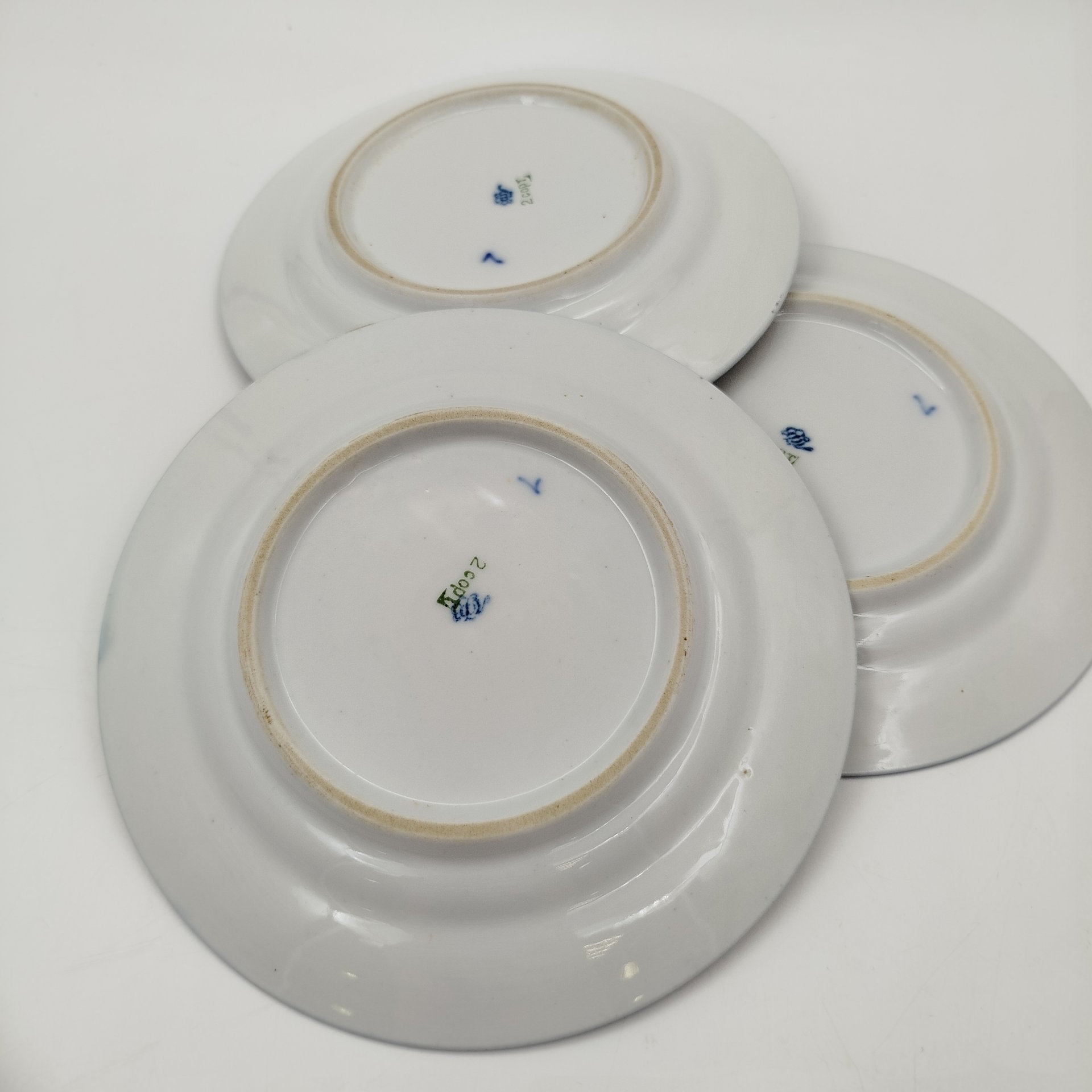 Набор из шести десертных тарелок с орнаментом вдоль борта, фарфор, крытье кобальтом, золочение, Ленинградский фарфоровый завод (ЛФЗ), СССР, 1950-1960 гг.