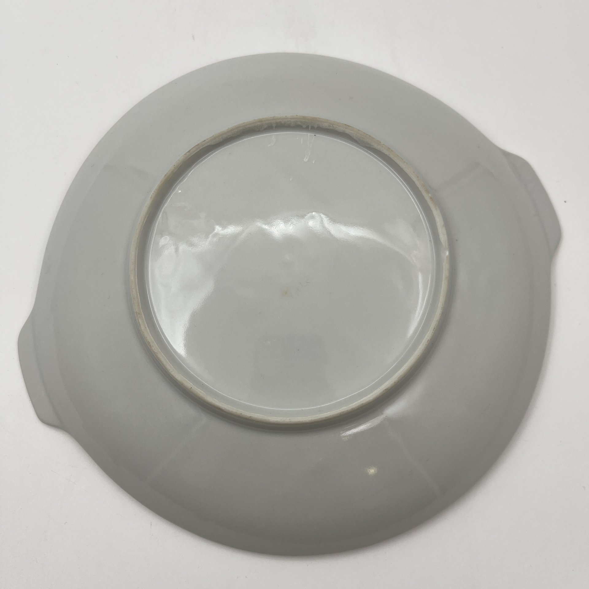 Блюдо, украшенное букетом роз, фарфор, деколь, люстр, золочение, Западная Европа, 1960-1980 гг.