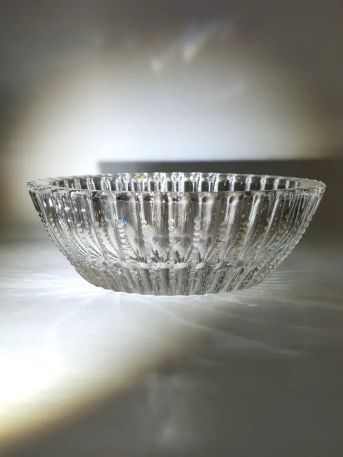 Ваза (конфетница) с рельефным декором