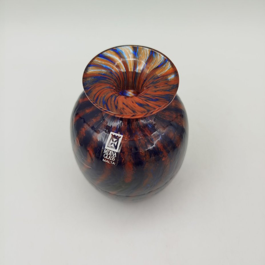 Ваза миниатюрная с волнообразным декором сине-оранжевого цвета, Mdina Glass, стекло, Мальта, 2000-2010 гг.