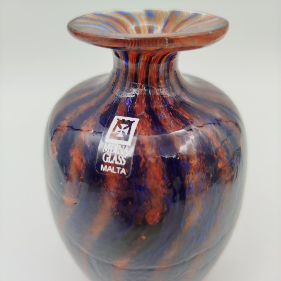 Ваза миниатюрная с волнообразным декором сине-оранжевого цвета, Mdina Glass, стекло, Мальта, 2000-2010 гг.