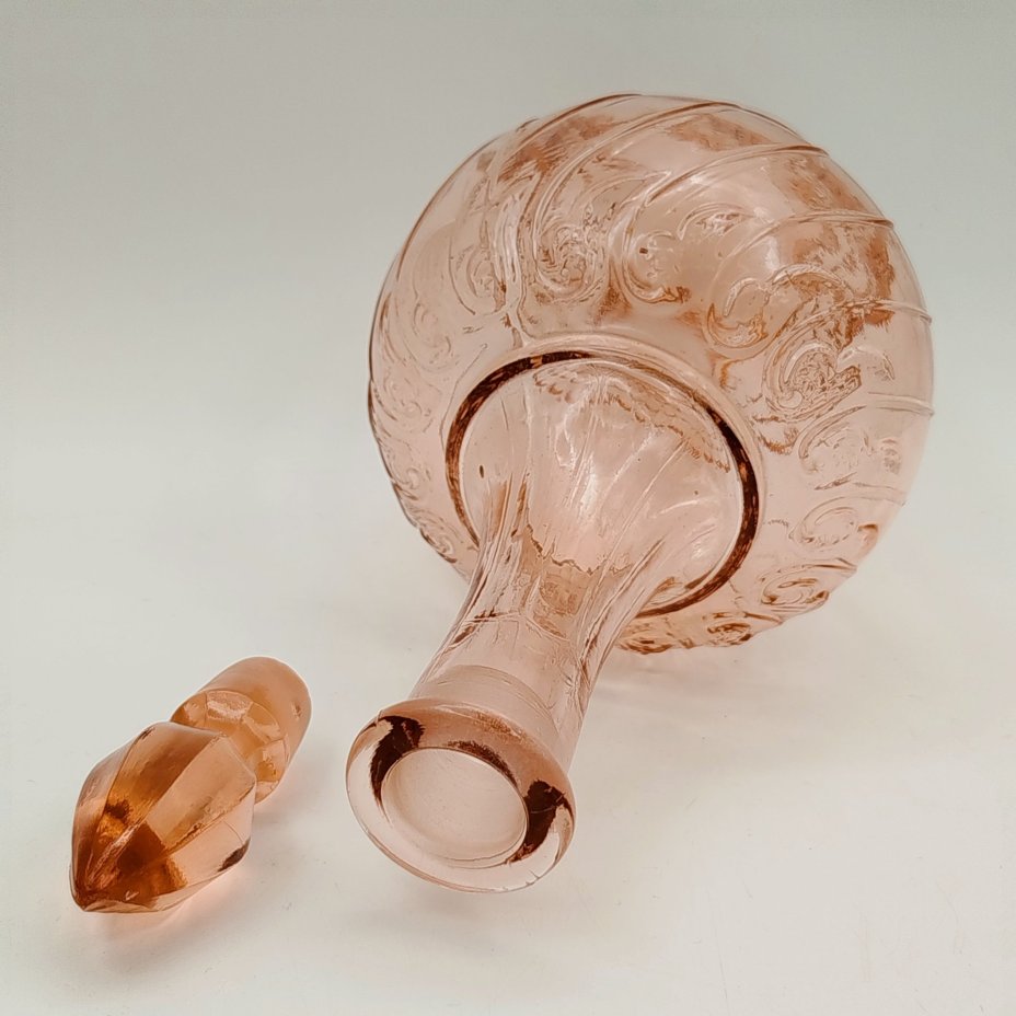 Штоф для крепких напитков, декорированный узорами