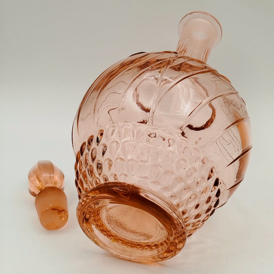 Штоф для крепких напитков, декорированный узорами