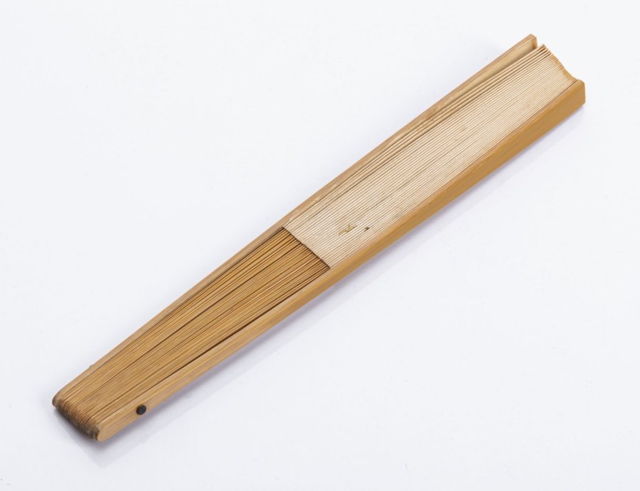 Веер с каллиграфическим декором,бумага, дерево, бумага, Китай, 2000-2010 гг.