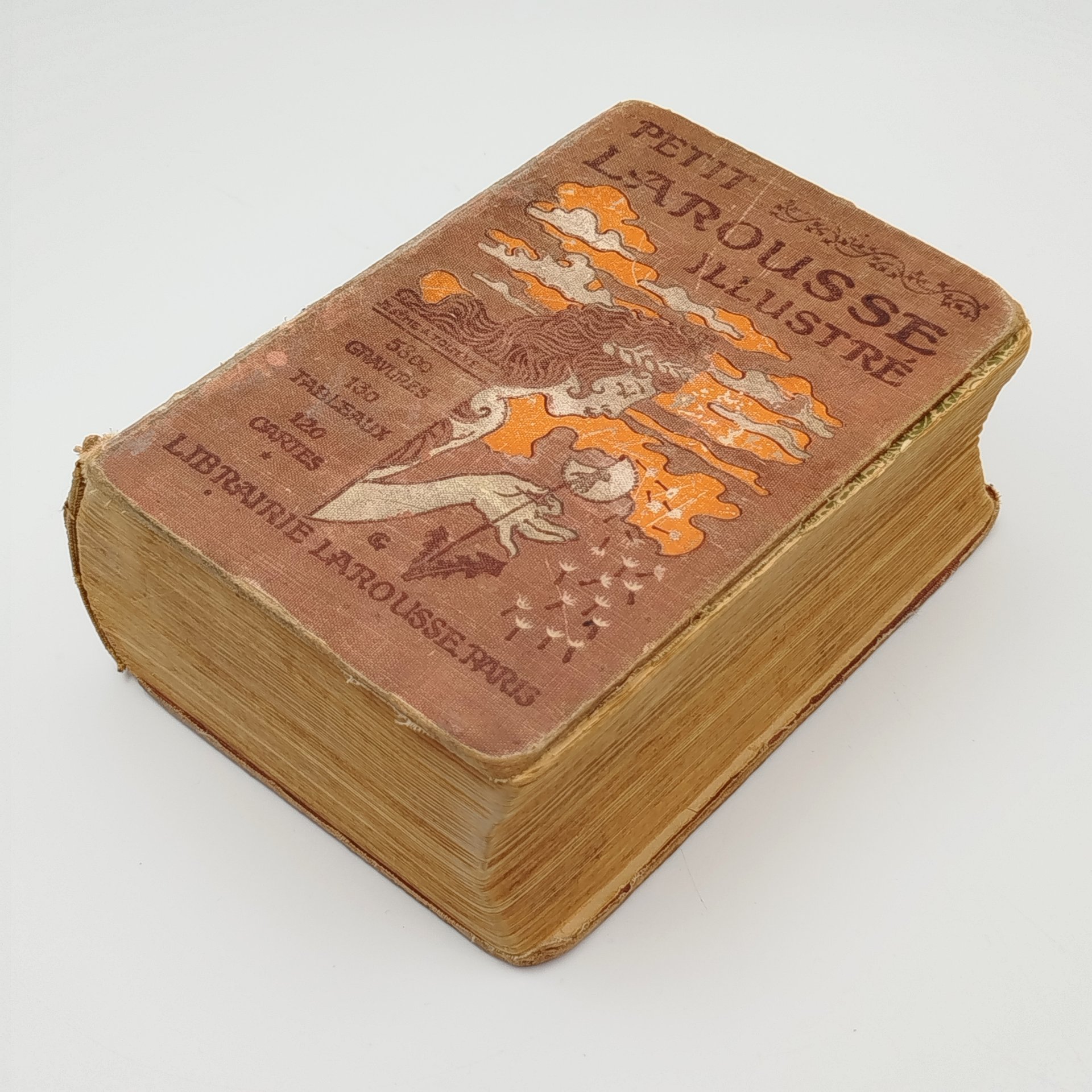 Энциклопедический словарь "Petit Larousse illustre" на французском языке