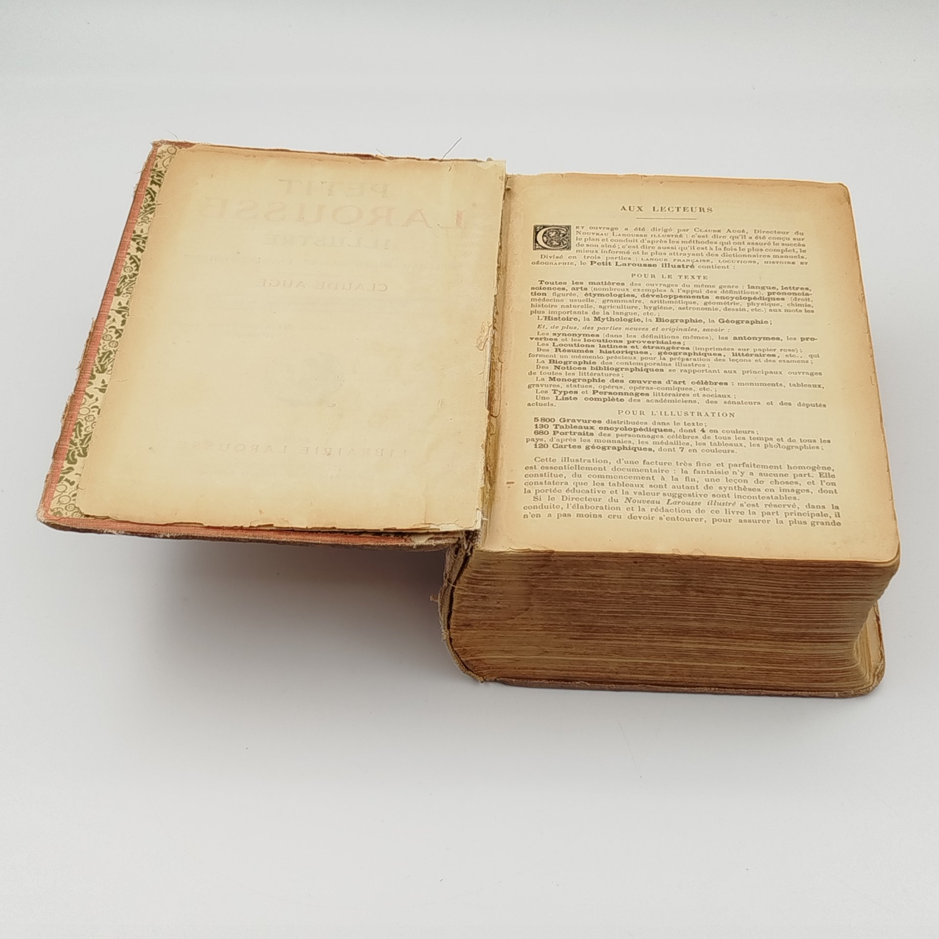 Энциклопедический словарь "Petit Larousse illustre" на французском языке