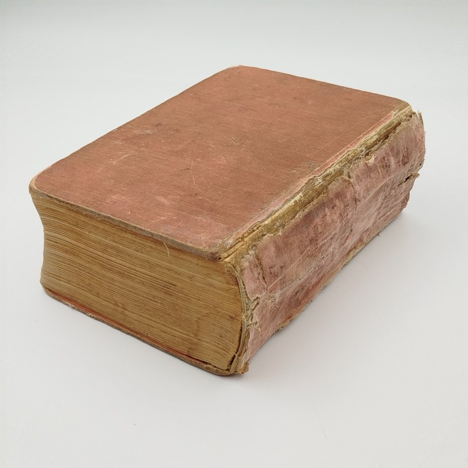 Энциклопедический словарь "Petit Larousse illustre" на французском языке