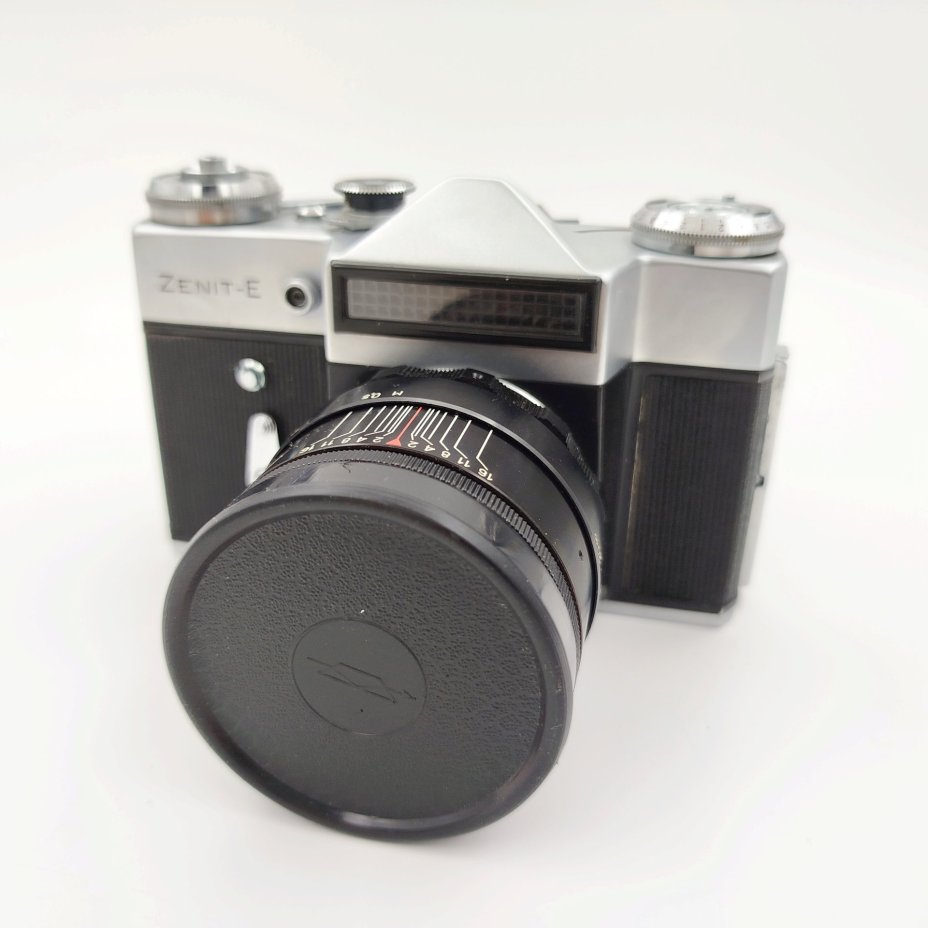 Фотоаппарат "Зенит-Е", с объективом "Гелиос-44-2" в оригинальном кофре, металл, стекло, кожа, Красногорский механический завод (КМЗ), СССР, 1972 г.