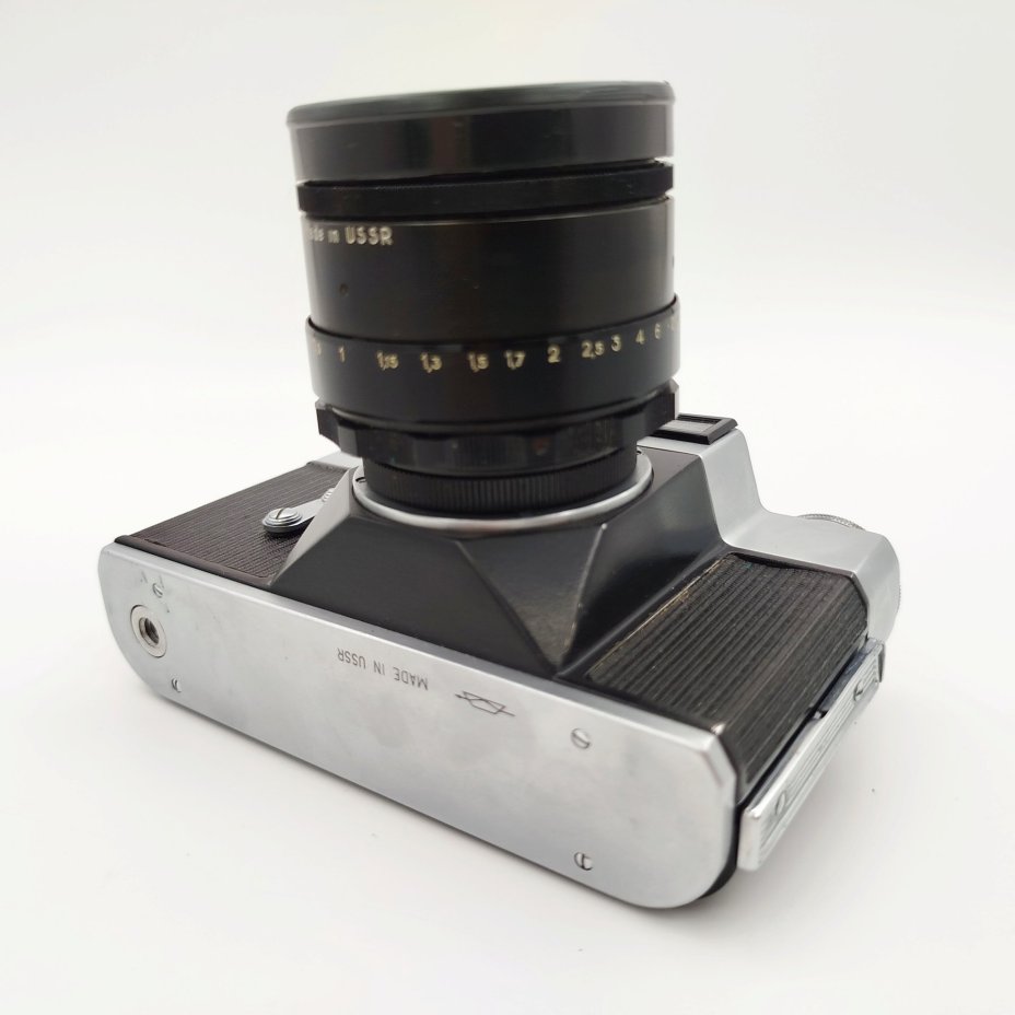 Фотоаппарат "Зенит-Е", с объективом "Гелиос-44-2" в оригинальном кофре, металл, стекло, кожа, Красногорский механический завод (КМЗ), СССР, 1972 г.