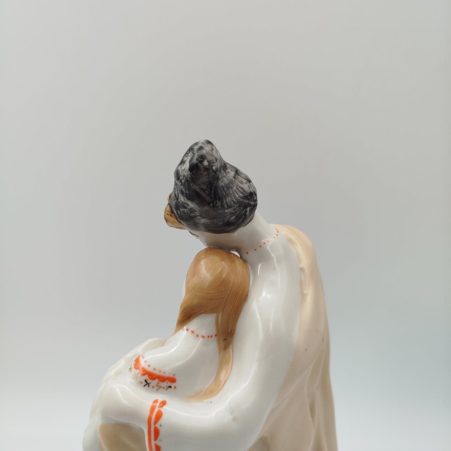 Статуэтка "Майская ночь", скульптор О.Л. Жникруп, фарфор, роспись, золочение, Полонский завод художественной керамики (Полонное ЗХК), СССР, 1973-1991 гг.