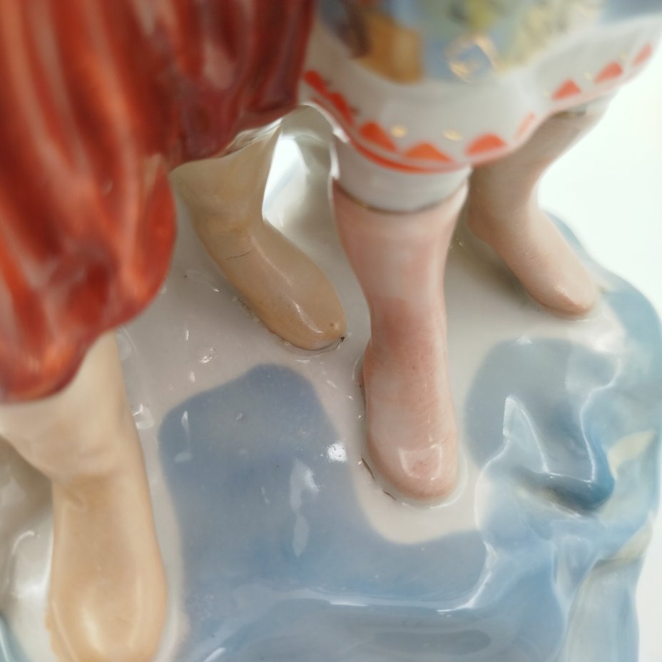 Статуэтка "Майская ночь", скульптор О.Л. Жникруп, фарфор, роспись, золочение, Полонский завод художественной керамики (Полонное ЗХК), СССР, 1973-1991 гг.