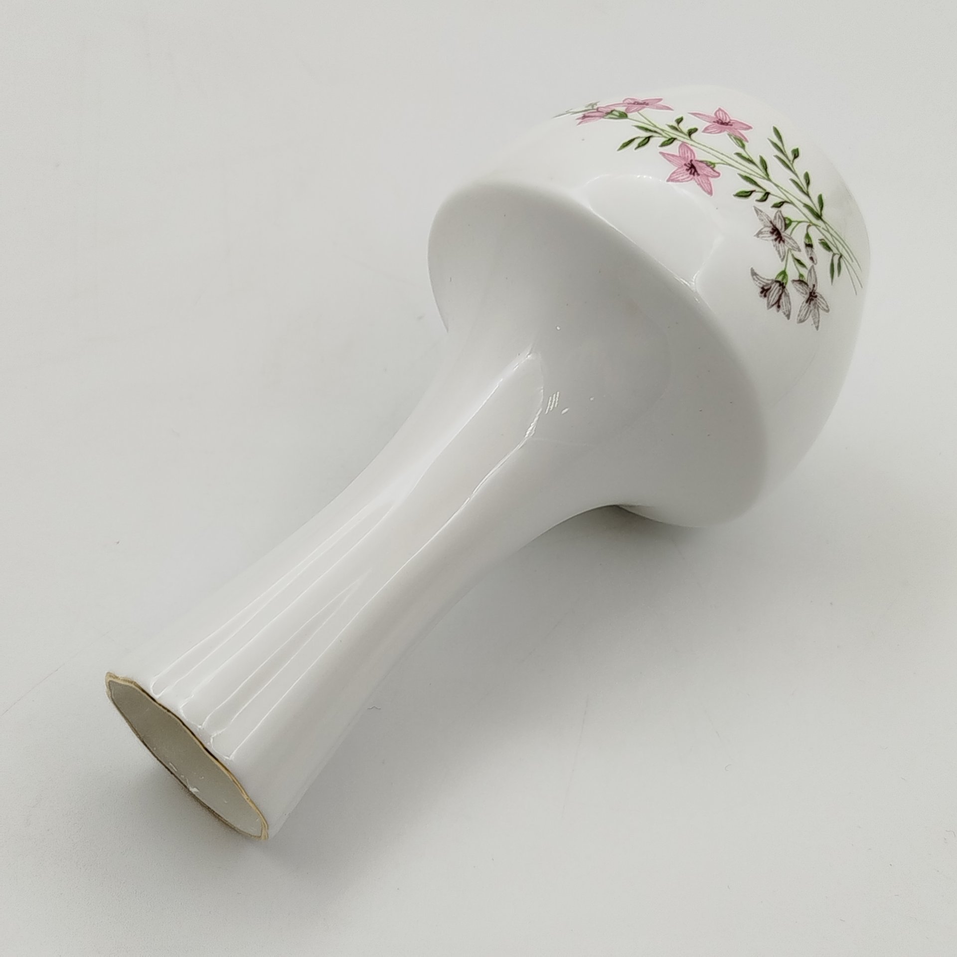 Вазочка с нежным цветочным декором, клеймо "KJ Bone China"