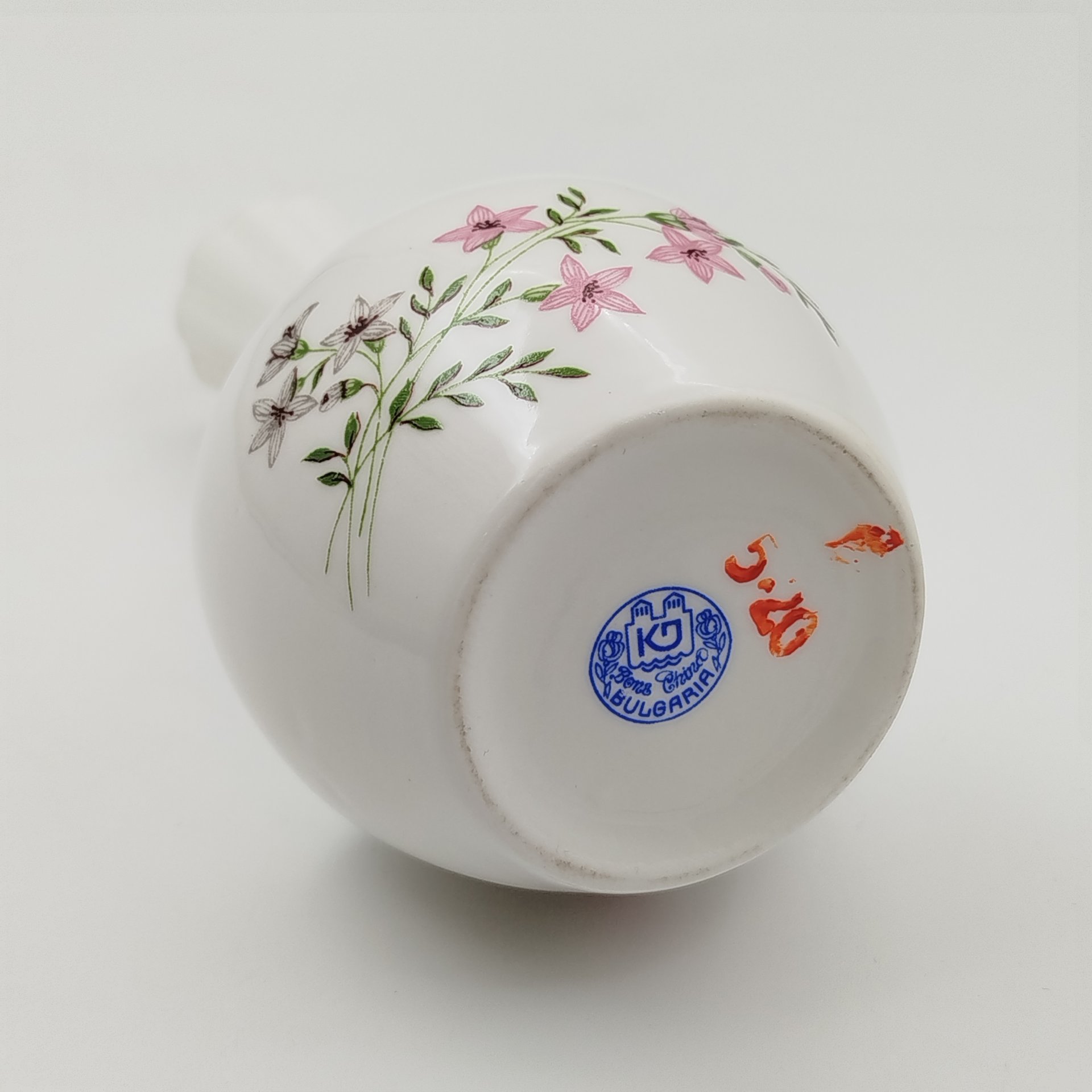 Вазочка с нежным цветочным декором, клеймо "KJ Bone China"