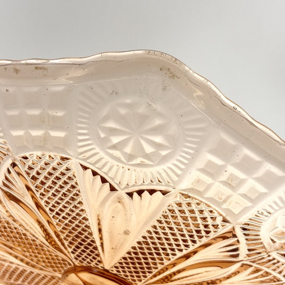 Вазочка на ножке (конфетница) карамельного оттенка