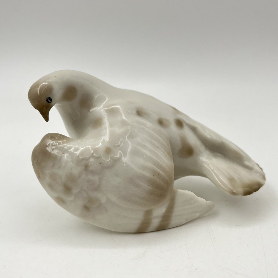 Статуэтка "Голубь", скульптор Э.М. Криммер, фарфор, роспись, Ленинградский фарфоровый завод (ЛФЗ), СССР, 1970-1986 гг.