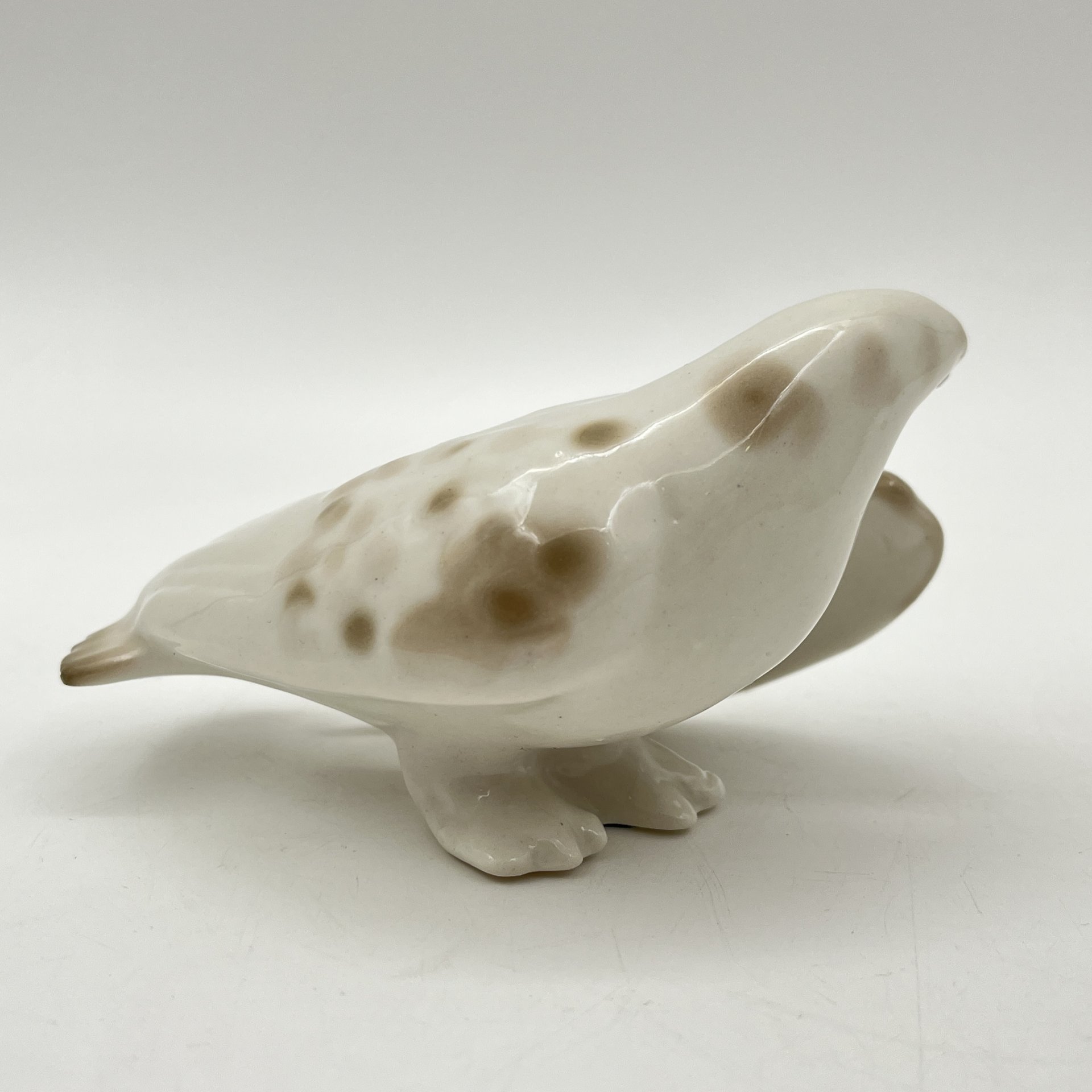 Статуэтка "Голубь", скульптор Э.М. Криммер, фарфор, роспись, Ленинградский фарфоровый завод (ЛФЗ), СССР, 1970-1986 гг.