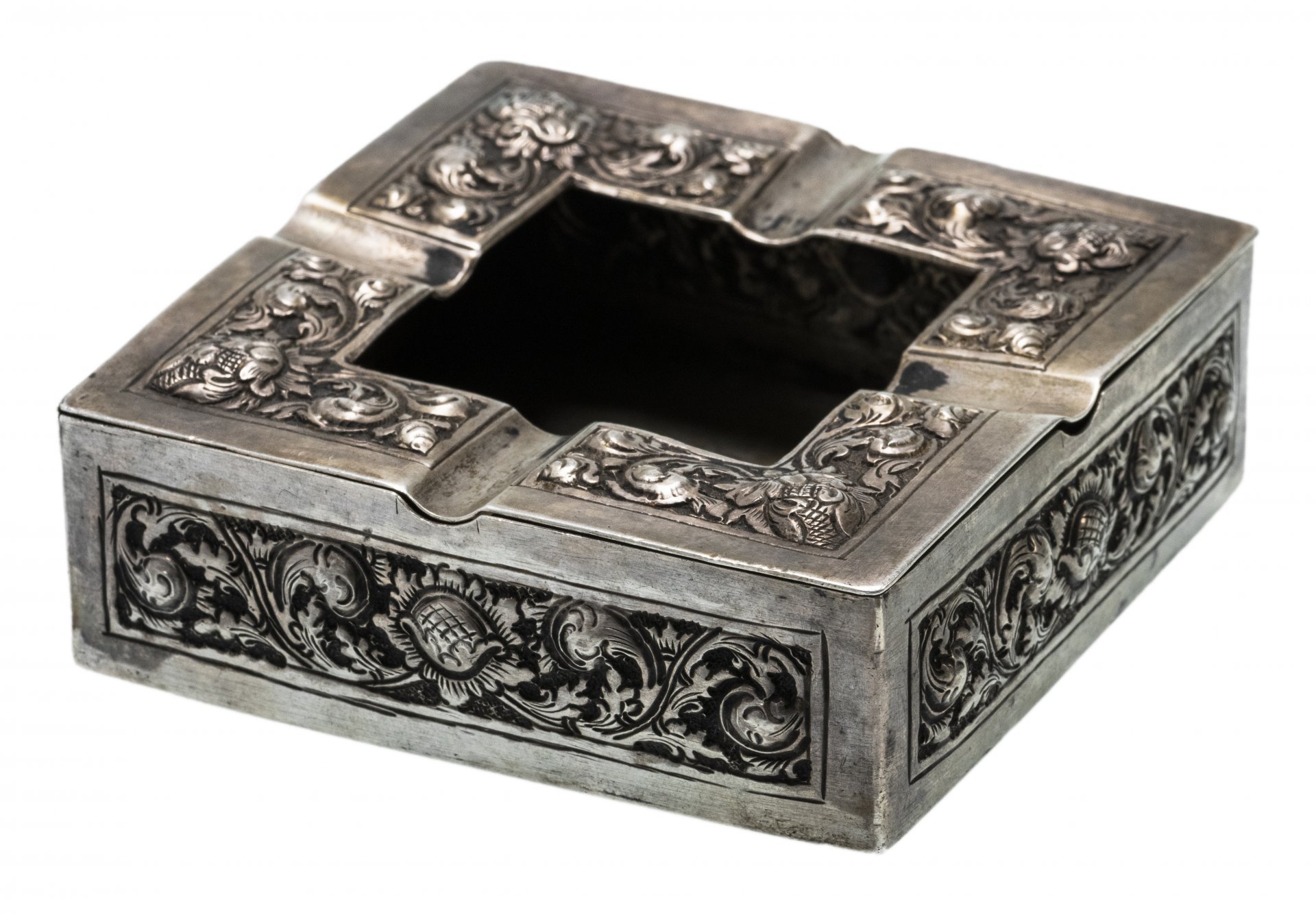 Пепельница с растительным декором, серебро 900 пр., Камбоджа, 1930-1950 гг.