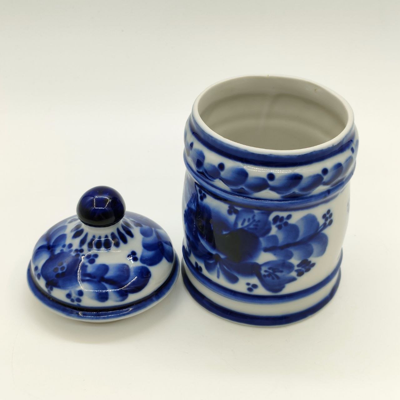 Банка (ёмкость для хранения сыпучих продуктов), украшенная цветочным декором