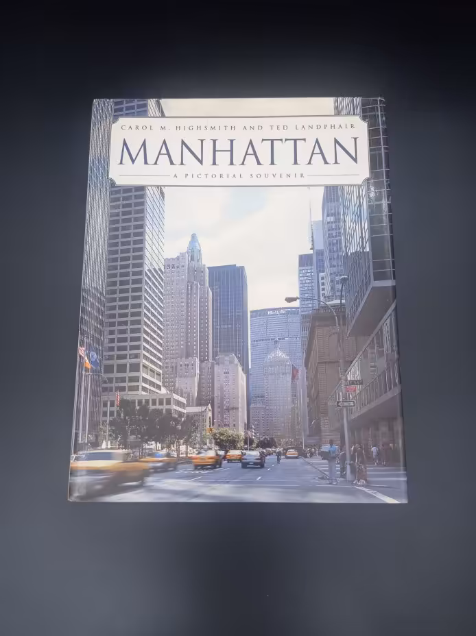 Книга-альбом "Manhattan : A Pictorial Souvenir" (Манхэттен. Иллюстрированная сувенирная книга), Carol M. Highsmith, Ted Landphair, издательство "Crescent books"