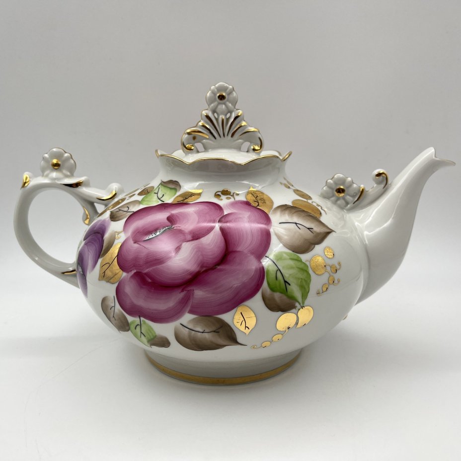 Чайник с цветочным декором и фигурным хватком (большой), фарфор, роспись, золочение, Ленинградский опытный завод (ЛОЗ), СССР, 1984-1991 гг.