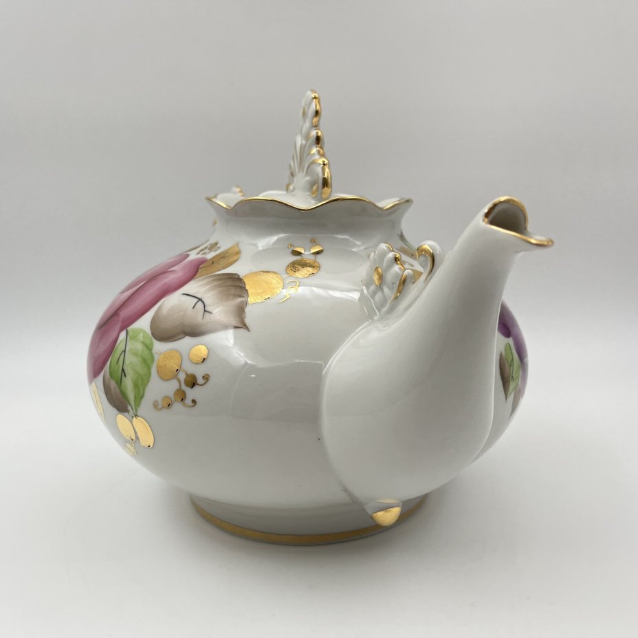 Чайник с цветочным декором и фигурным хватком (большой), фарфор, роспись, золочение, Ленинградский опытный завод (ЛОЗ), СССР, 1984-1991 гг.
