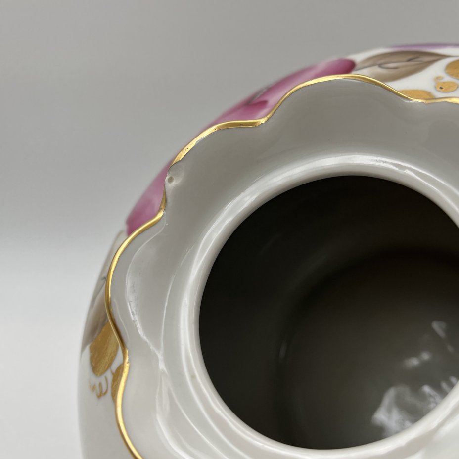 Чайник с цветочным декором и фигурным хватком (большой), фарфор, роспись, золочение, Ленинградский опытный завод (ЛОЗ), СССР, 1984-1991 гг.