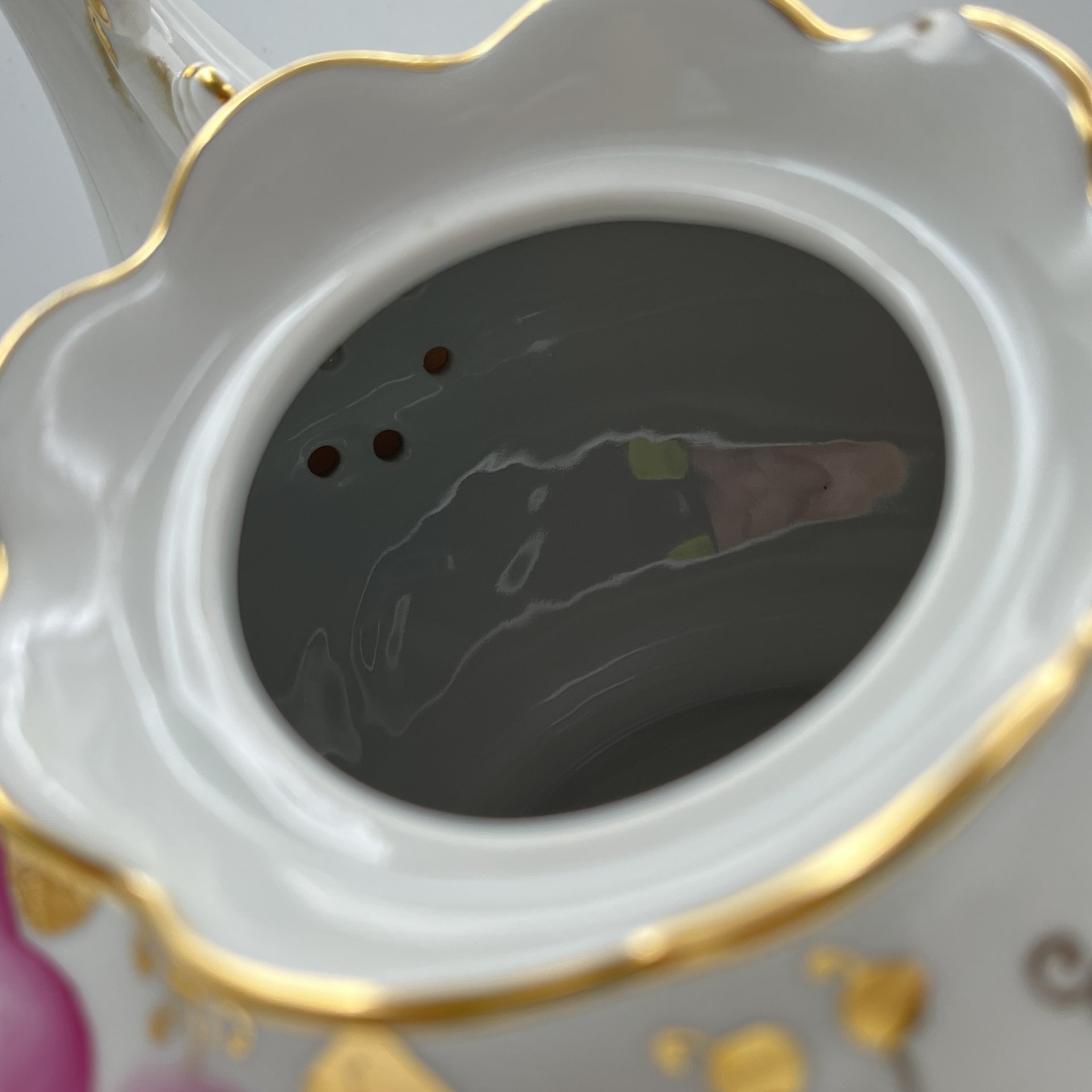 Чайник с цветочным декором и фигурным хватком (большой), фарфор, роспись, золочение, Ленинградский опытный завод (ЛОЗ), СССР, 1984-1991 гг.