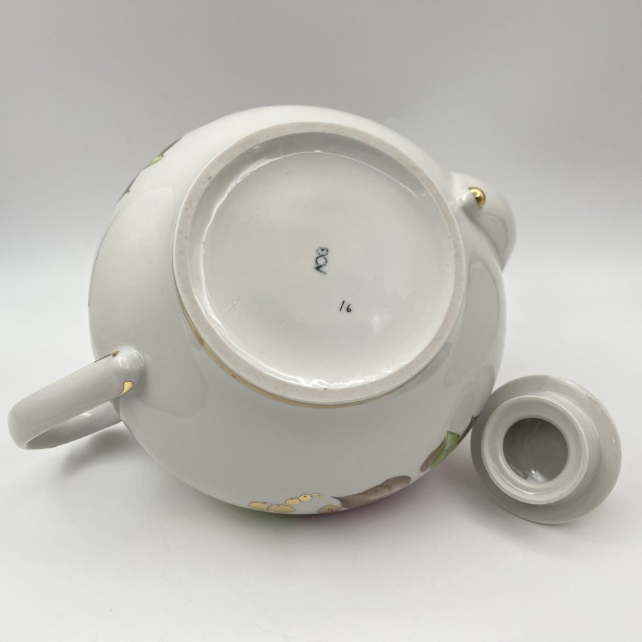 Чайник с цветочным декором и фигурным хватком (большой), фарфор, роспись, золочение, Ленинградский опытный завод (ЛОЗ), СССР, 1984-1991 гг.