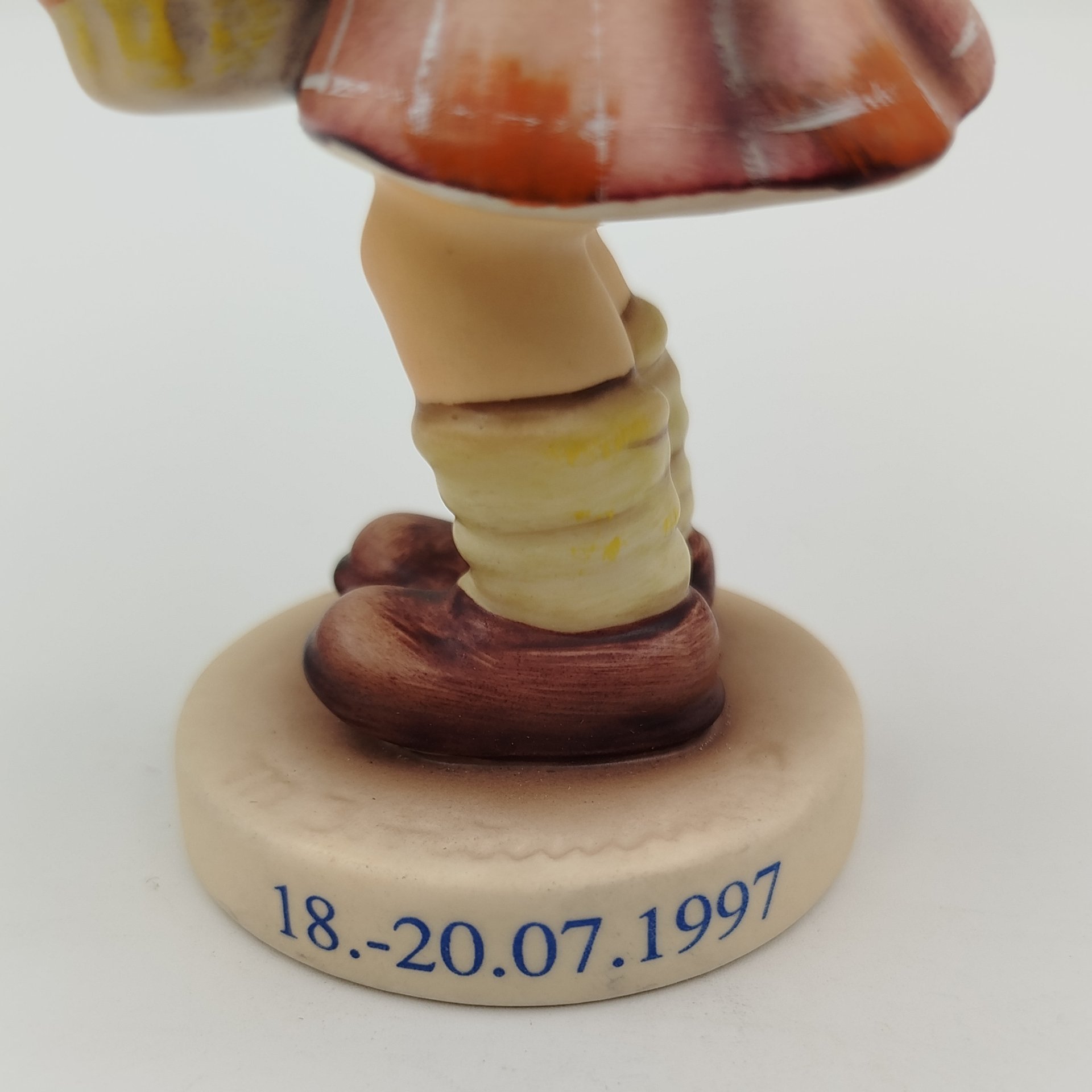 Статуэтка "С наилучшими пожеланиями",  M.I. Hummel  Membership, фарфор, роспись, Goebel, Германия, 1997-1998 гг., Goebel