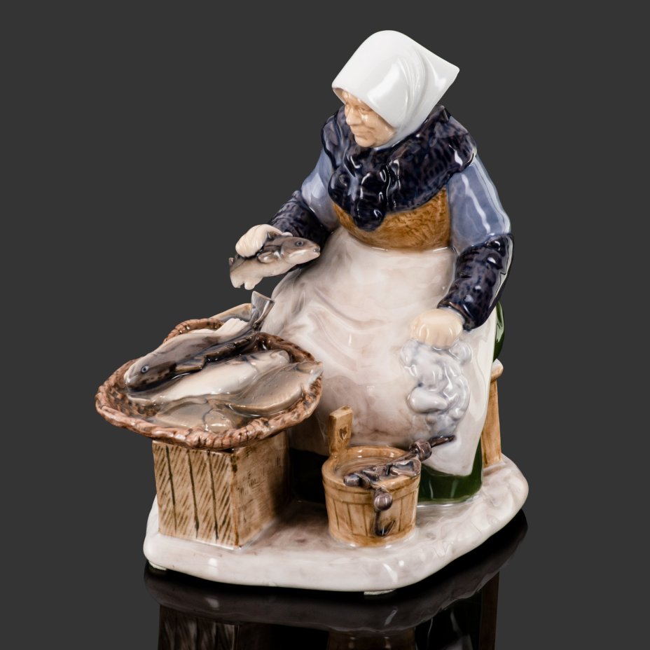 Статуэтка "Продавщица рыбы", автор Axel Locher, фарфор, роспись, Bing & Grondahl, Дания, 1952-1958 гг.