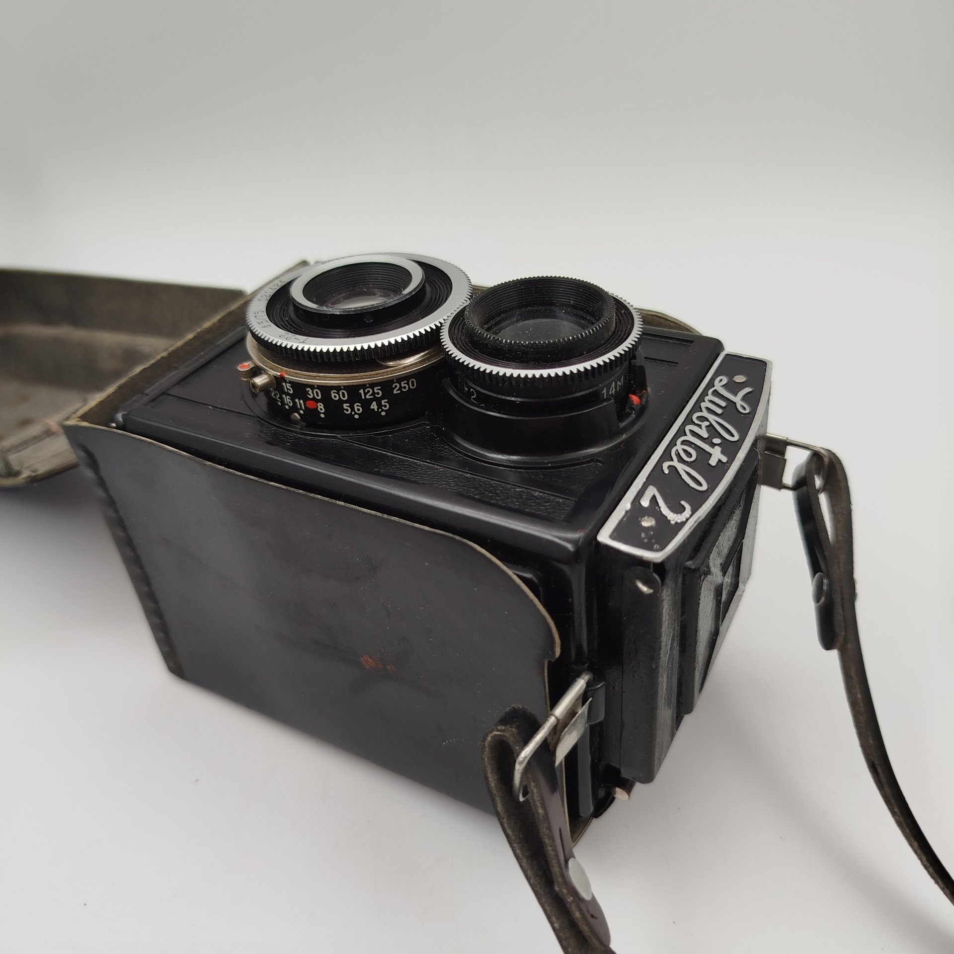 Фотоаппарат "Любитель-2" в кофре, металл, пластик, стекло, искусственная кожа, ЛОМО (Ленинградское оптико-механическое объединение), СССР, 1955-1979 гг.