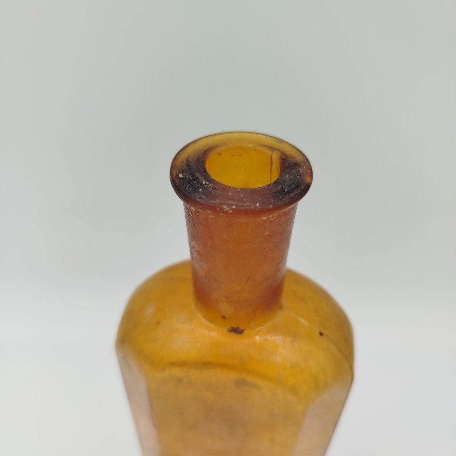 Флакон янтарного оттенка