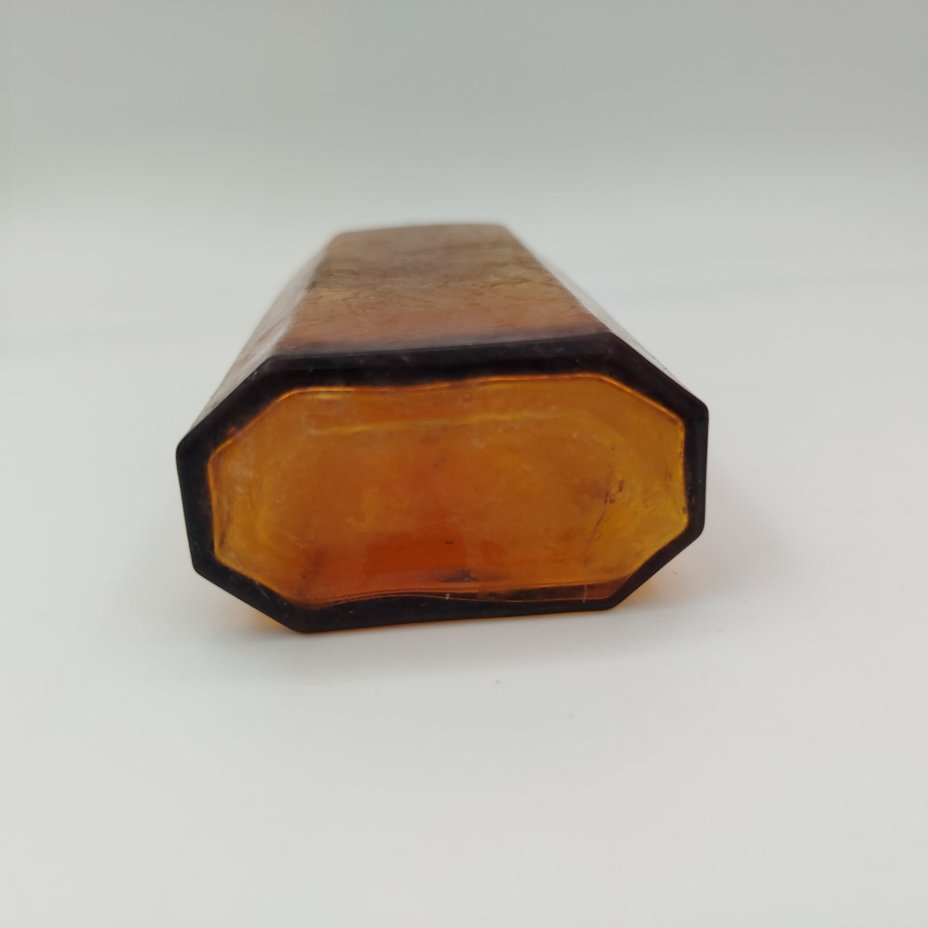 Флакон янтарного оттенка