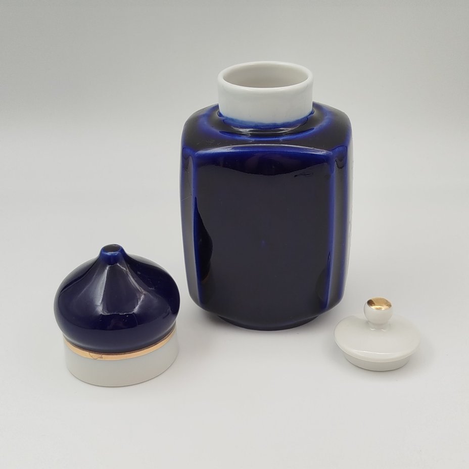 Чайница с крышкой куполообразной формы, фарфор, крытье кобальтом, Дмитровский фарфоровый завод (ДФЗ Вербилки), СССР, 1966-1992 гг.