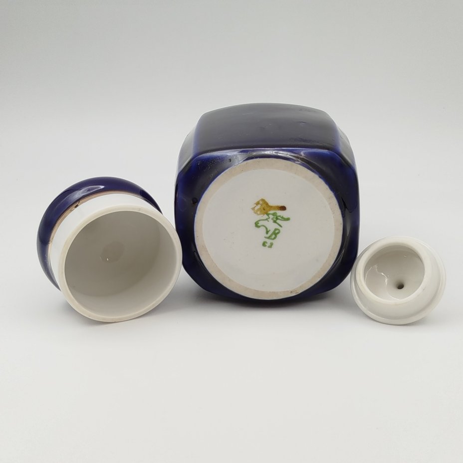 Чайница с крышкой куполообразной формы, фарфор, крытье кобальтом, Дмитровский фарфоровый завод (ДФЗ Вербилки), СССР, 1966-1992 гг.