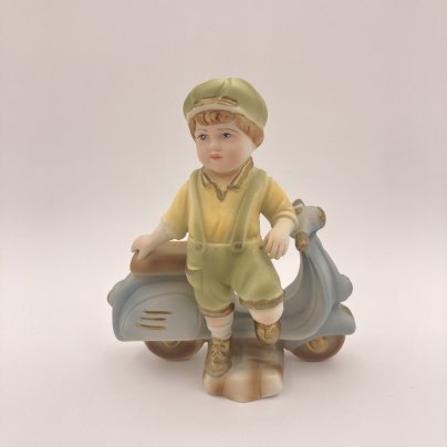 Статуэтка "Мальчик с мопедом", фарфор, бисквит, золочение, Capodimonte (Каподимонте), Италия, 1970-2000 гг., Capodimonte (Каподимонте)