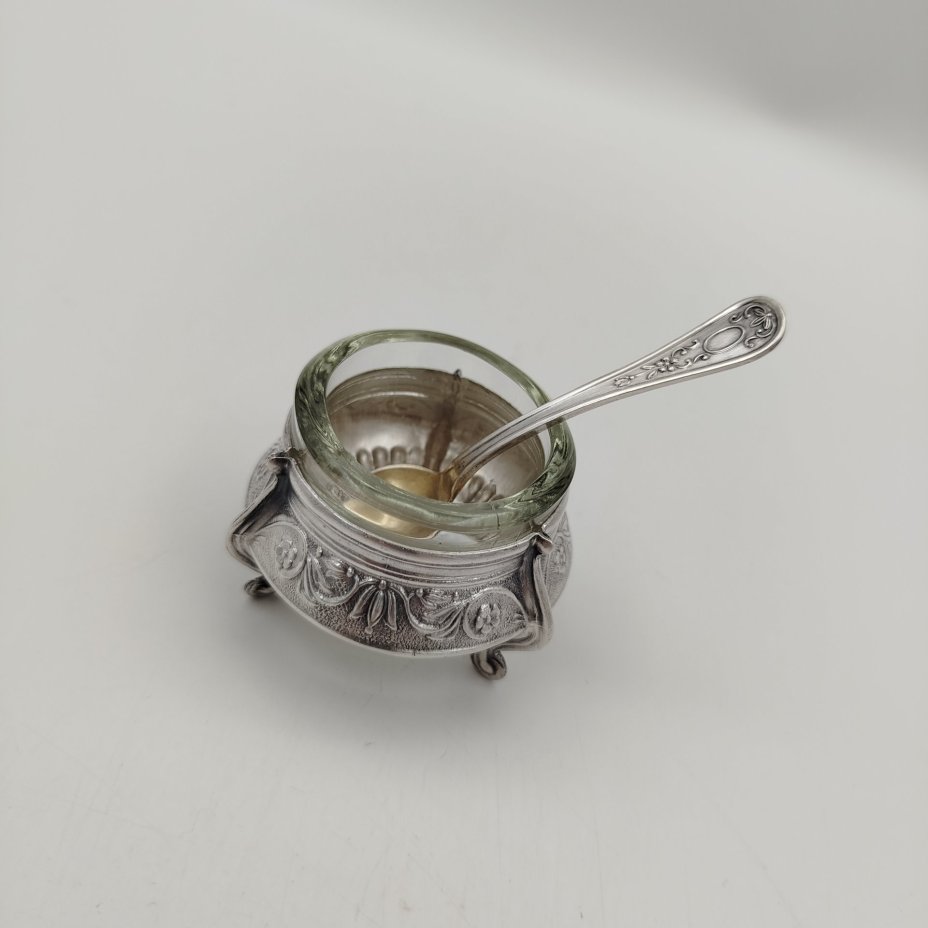 Солонка с ложкой, мНЦ (медь-никель-цинк), стекло (вставка), Мстерский завод художественных изделий «Ювелир», СССР, 1965-1990 гг., Мстерский завод художественных изделий «Ювелир»