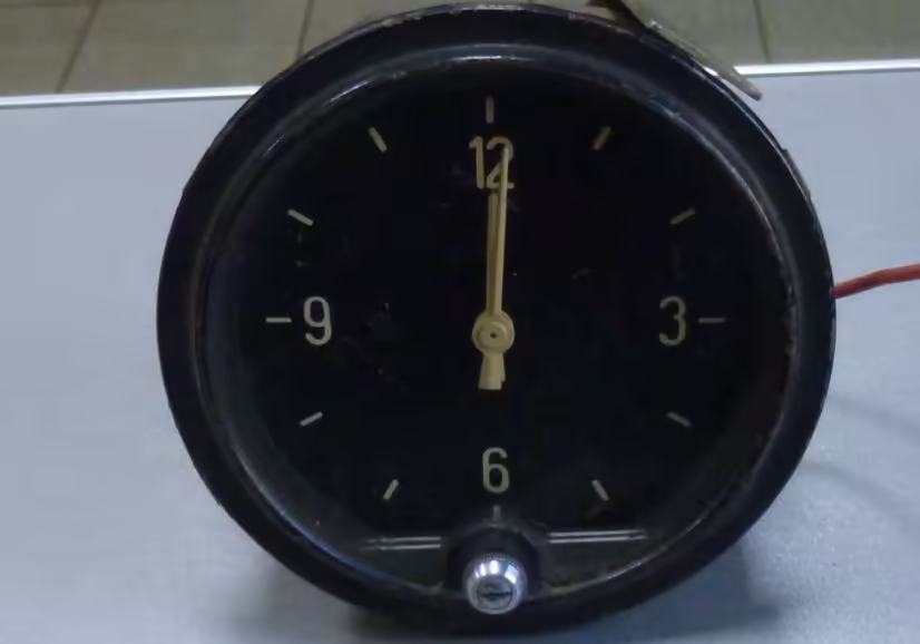 Часы автомобильные