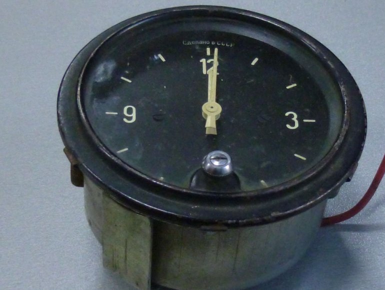 Часы автомобильные