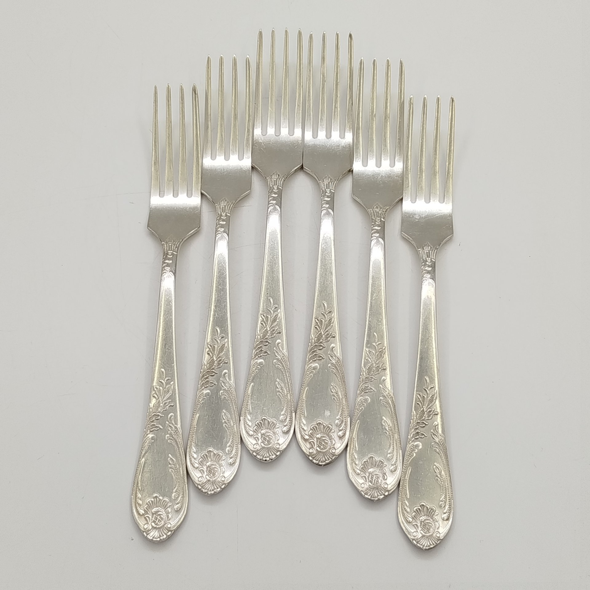 Набор из шести вилок с растительным декором