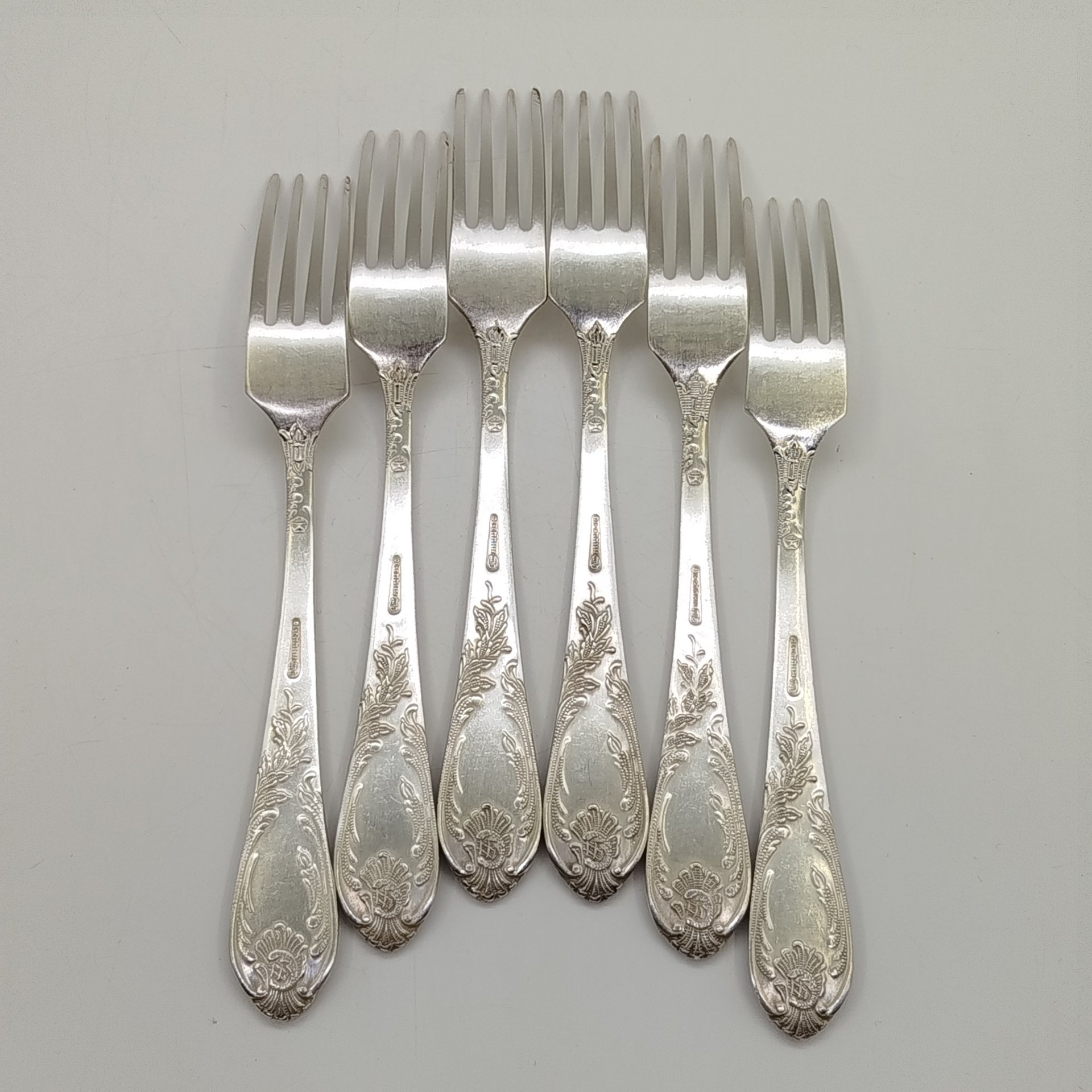Набор из шести вилок с растительным декором