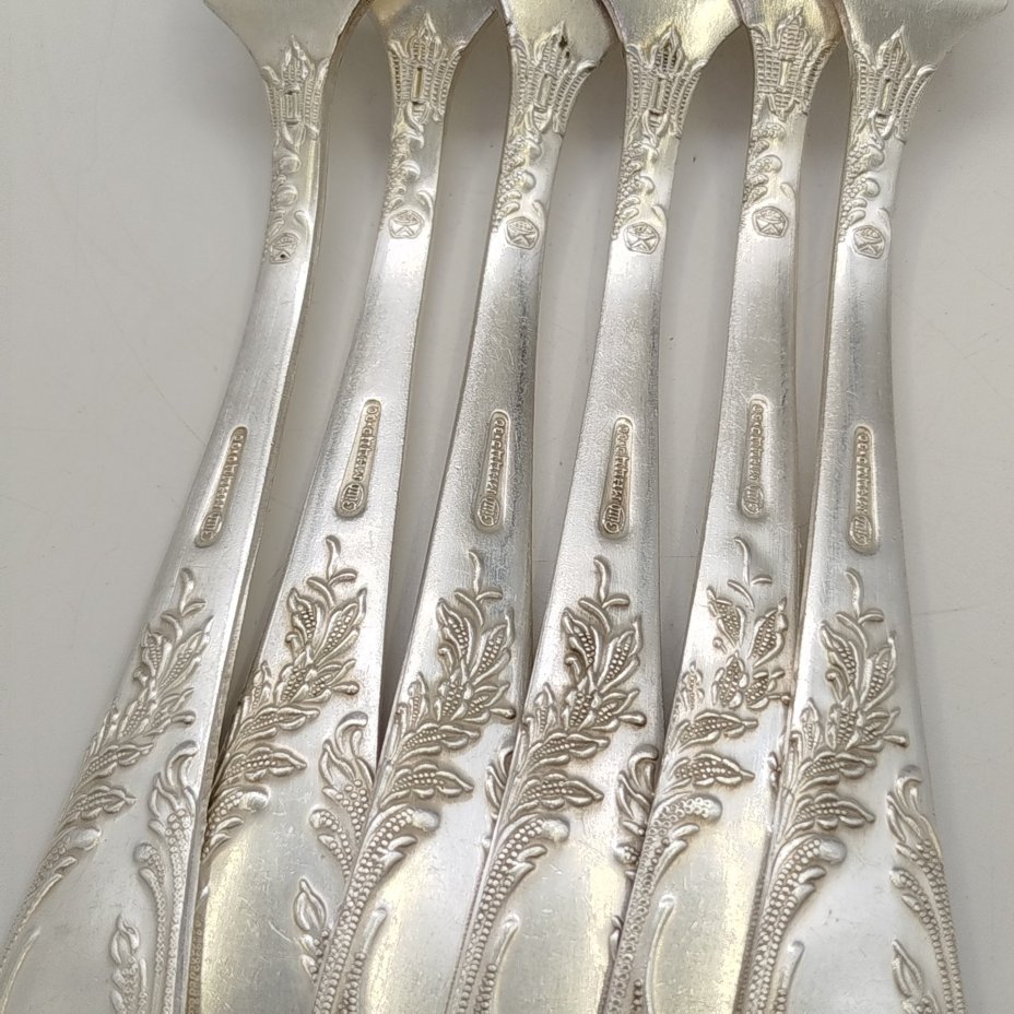 Набор из шести вилок с растительным декором