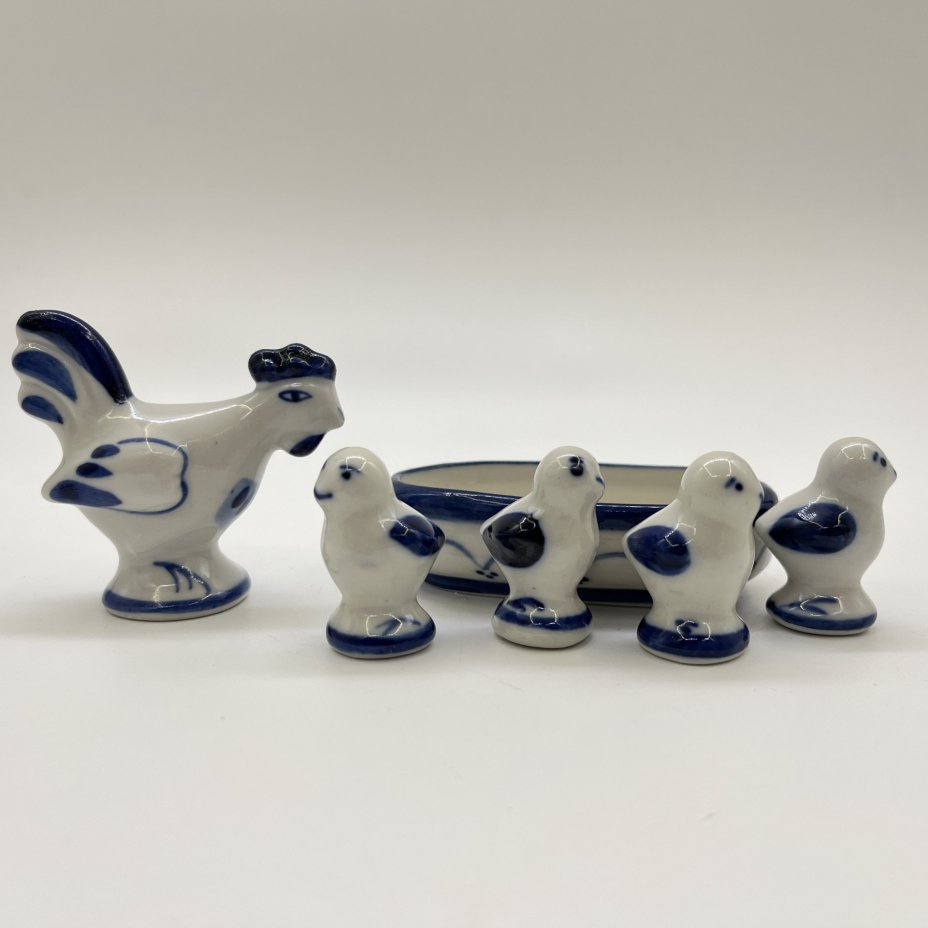 Набор статуэток "Курочка и цыплята", фарфор, роспись, СССР, 1980-1990 гг.