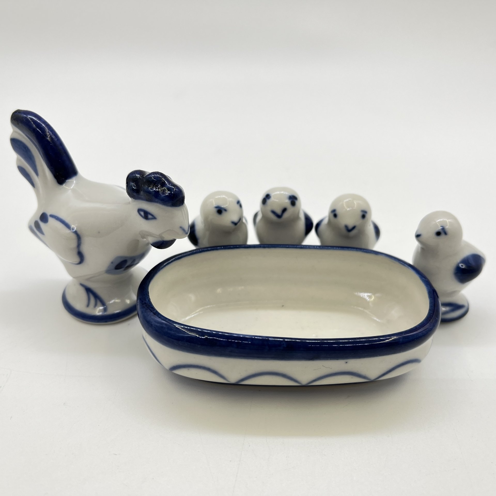 Набор статуэток "Курочка и цыплята", фарфор, роспись, СССР, 1980-1990 гг.