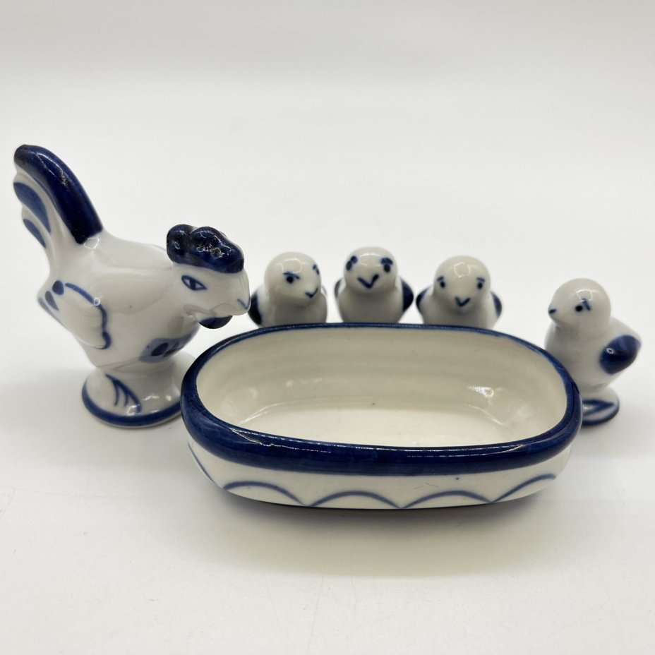 Набор статуэток "Курочка и цыплята", фарфор, роспись, СССР, 1980-1990 гг.