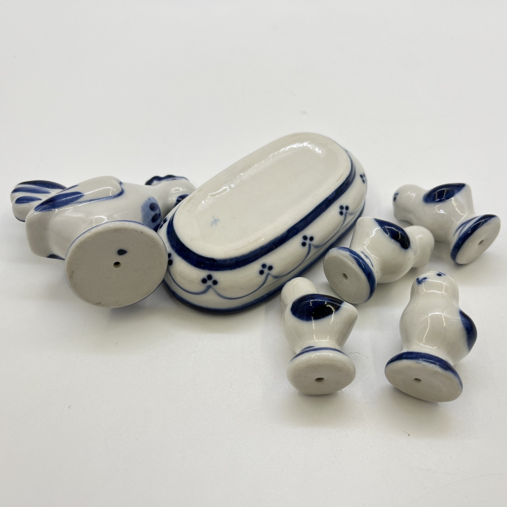 Набор статуэток "Курочка и цыплята", фарфор, роспись, СССР, 1980-1990 гг.