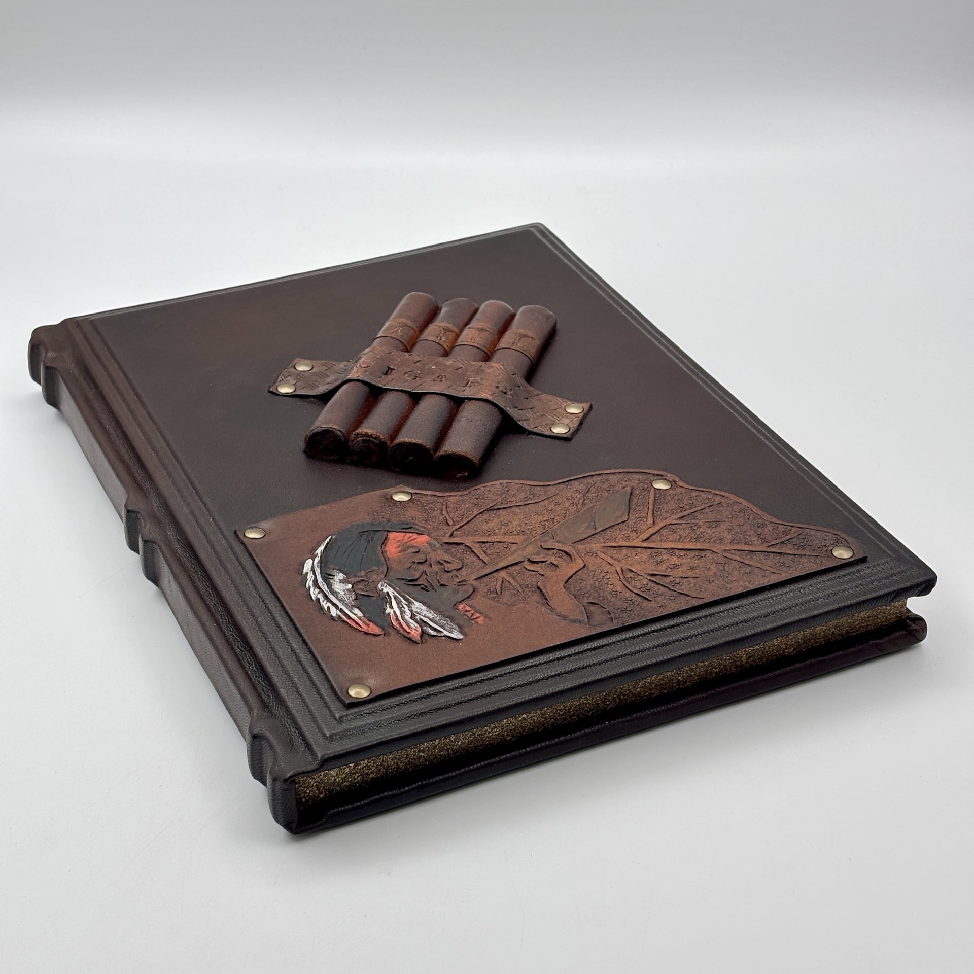 Книга М. Черкашин "Сигары" подарочное издание, кожаный переплет, авторская ручная работа, бумага, Издательство «Эксмо», Российская Федерация, 2013 г., Издательство «Эксмо»