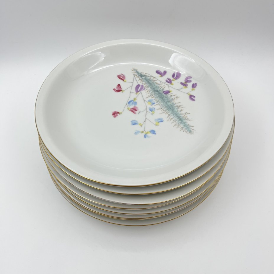 Набор из 8-ми обеденных тарелок, украшенных изображением полевых цветов,  Porzellanwerke Könitz (OPK)